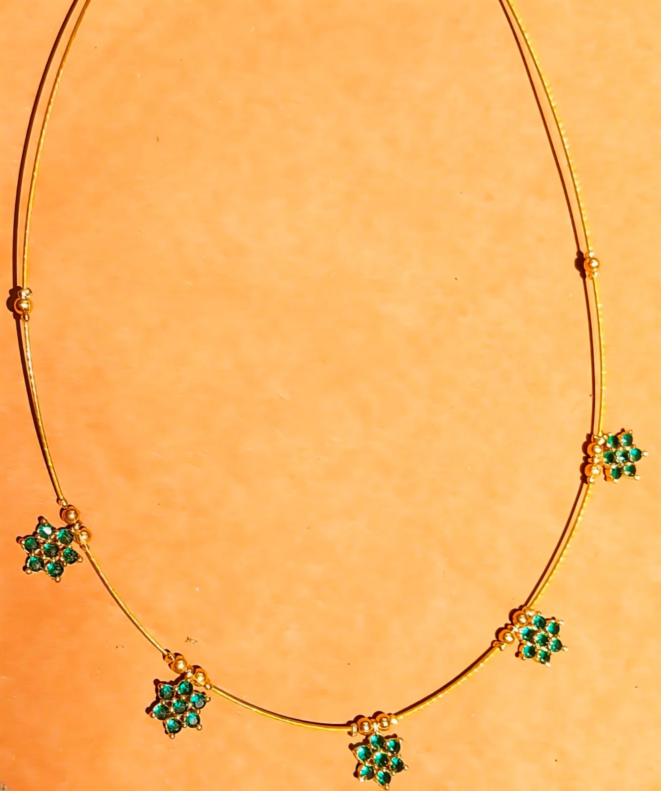 Green pendent traditional Invisible chain